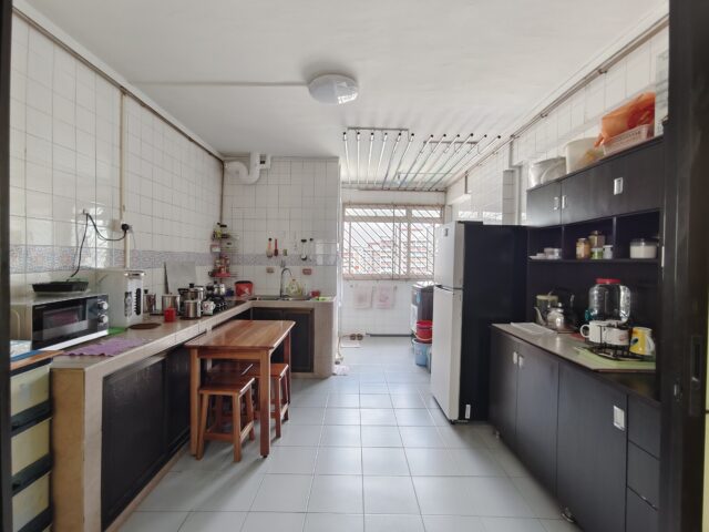 223 Choa Chu Kang | Kitchen Room | homebuyers.com.sg