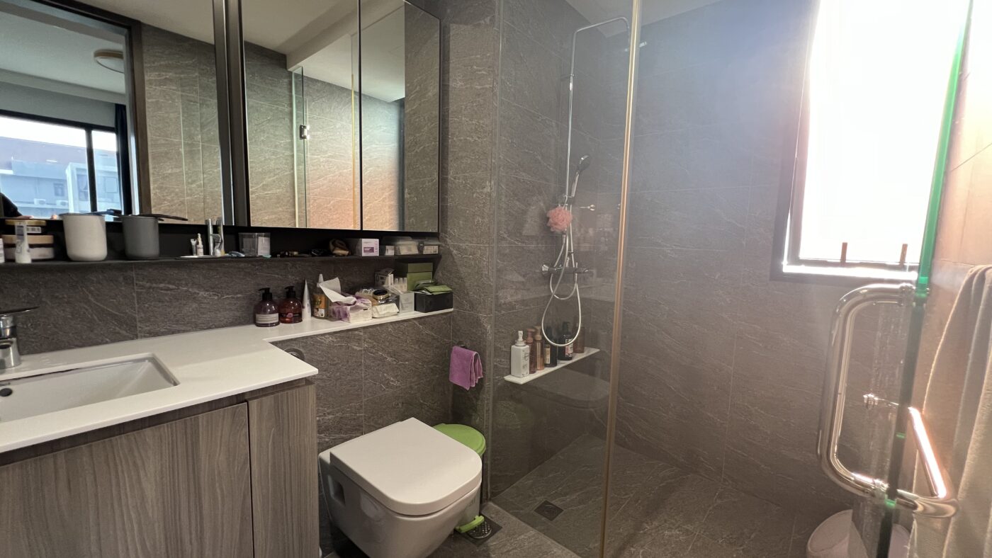 Clement Canopy | Master Bath | homebuyers.com.sg